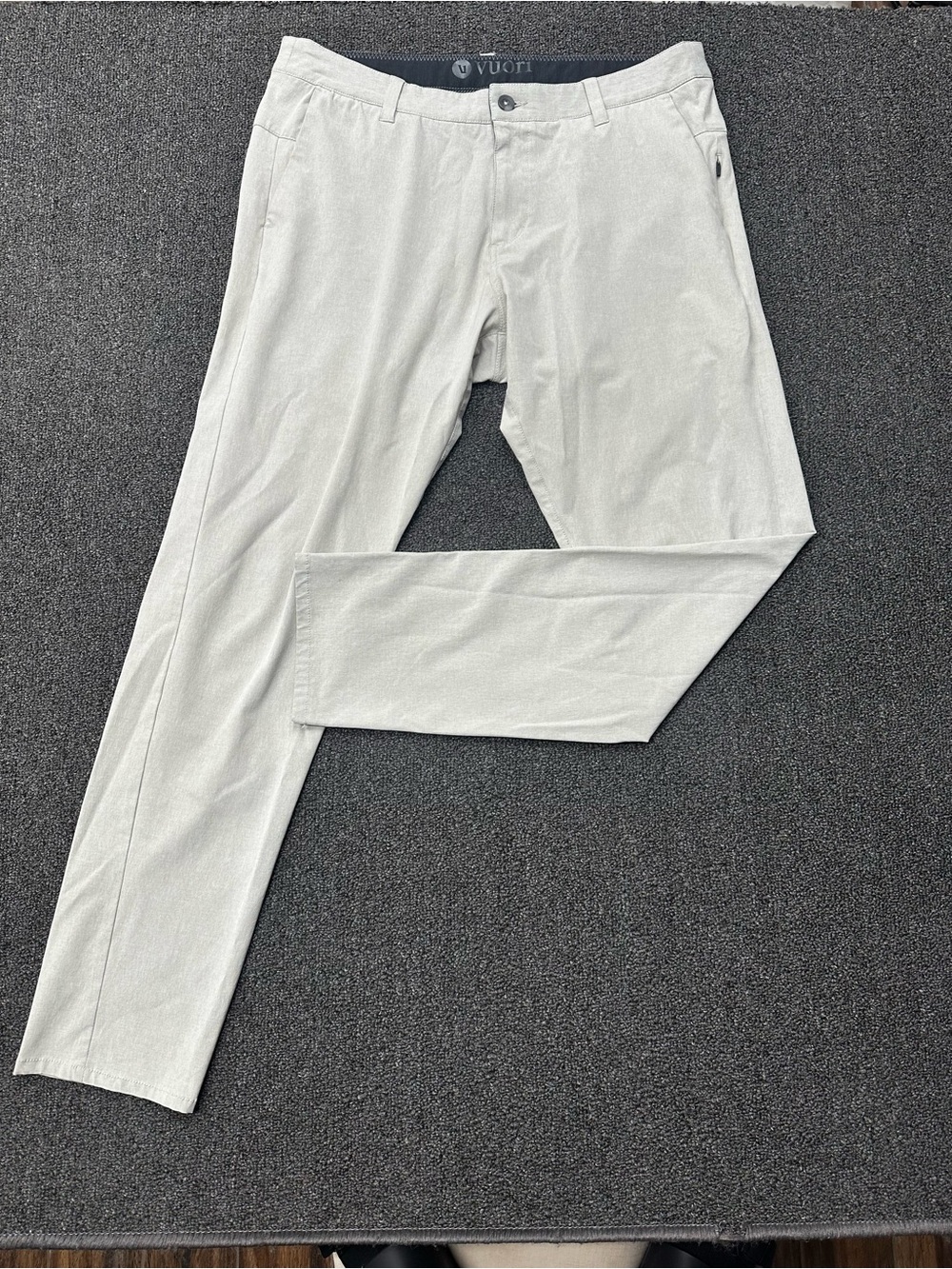 Vuori Aim Pants Men's 34x32 Gray Stretch Lightweight Golf Travel V431